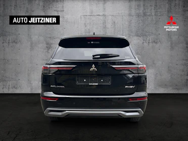 MITSUBISHI OUTLANDER 8