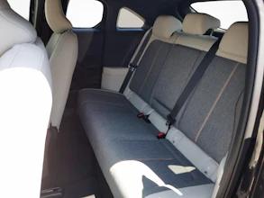 https://vehicle.imgix.net/4378036/9ec9a3c3-55ec-4fad-bcbe-ad8017cebf93.jpg