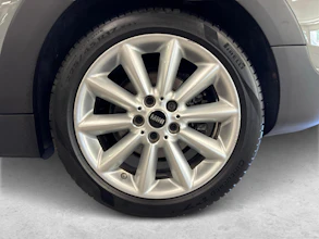 https://vehicle.imgix.net/4378073/c2b228f3-6062-4a2c-9a6f-807cc04c3a64.jpg
