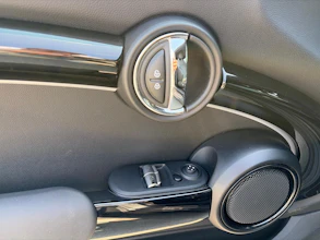 https://vehicle.imgix.net/4378097/2c81235f-1dc7-4b3c-b482-e7fc18120c4e.jpg
