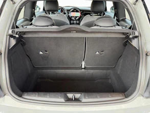 https://vehicle.imgix.net/4378097/36017d71-5ed4-40af-89d2-915951a478b9.jpg