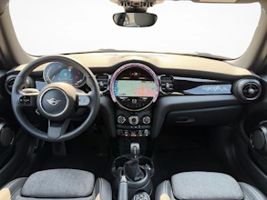 https://vehicle.imgix.net/4378097/d86e08bf-cdf1-4801-b37d-07eaf9366b2f.jpg