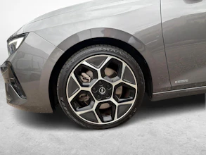 https://vehicle.imgix.net/4378151/db4ecee6-043d-4492-a67b-2d49e2407a9e.jpg
