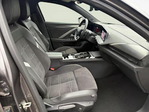 https://vehicle.imgix.net/4378151/f0842b33-a901-47f1-a17e-07a9ea68b963.jpg