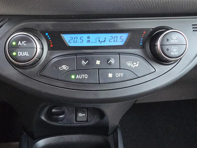 Toyota Yaris 1.5 VVT-i HSD Trend