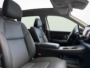 https://vehicle.imgix.net/4378277/61882f8f-84b0-4cb9-9cac-9c71bcdc3e2e.jpg