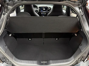 https://vehicle.imgix.net/4378311/169049f8-dff4-4bd8-a180-d53226982e5e.jpg