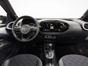 https://vehicle.imgix.net/4378311/50b8ffa9-7f66-435b-aa42-1096c2c0bbbd.jpg