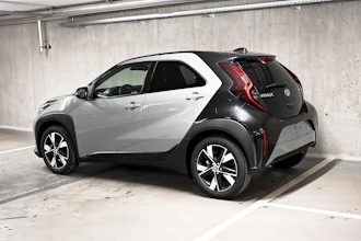 https://vehicle.imgix.net/4378343/9413a9c8-e9d7-44c8-93dc-6412335f82ad.jpg