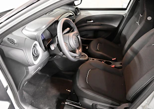 https://vehicle.imgix.net/4378343/b68f1681-d889-461d-a339-333cbb3032b5.jpg