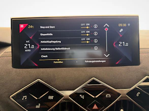 https://vehicle.imgix.net/4378440/f3ddc295-8173-4b86-b92b-4037370e150b.jpg
