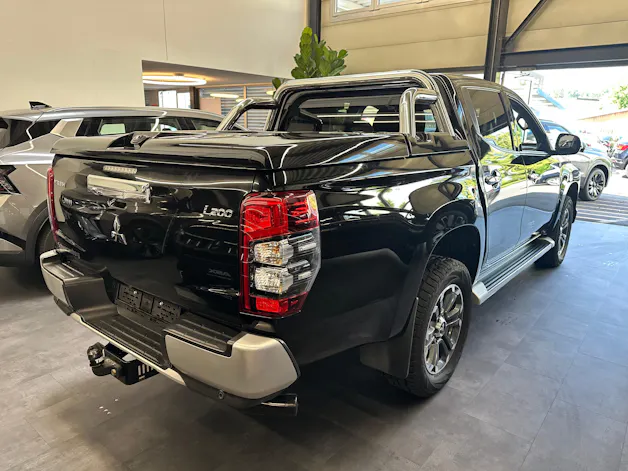 Mitsubishi L200 D-Cab Pick-up 2.2 DID 4x4 Diamond