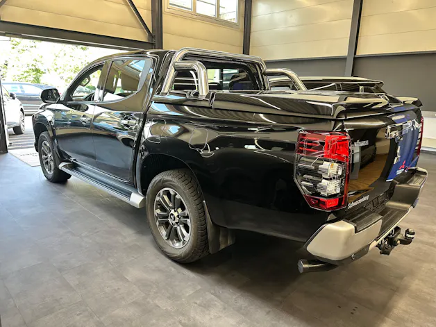 Mitsubishi L200 D-Cab Pick-up 2.2 DID 4x4 Diamond