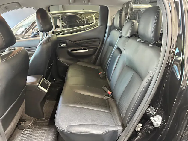 Mitsubishi L200 D-Cab Pick-up 2.2 DID 4x4 Diamond