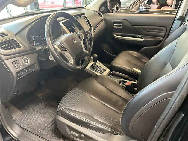 Mitsubishi L200 D-Cab Pick-up 2.2 DID 4x4 Diamond