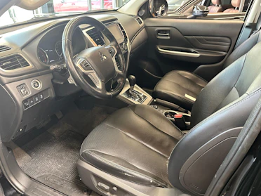 MITSUBISHI L 200 10