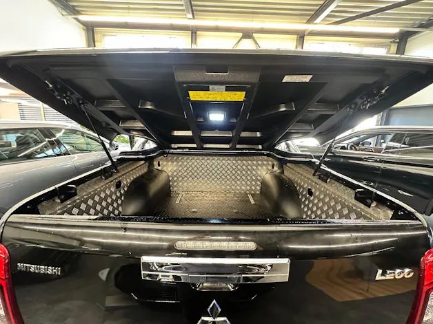 Mitsubishi L200 D-Cab Pick-up 2.2 DID 4x4 Diamond