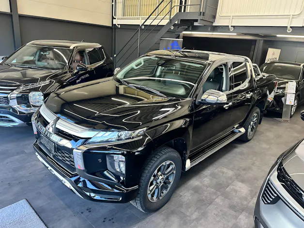Mitsubishi L200 D-Cab Pick-up 2.2 DID 4x4 Diamond