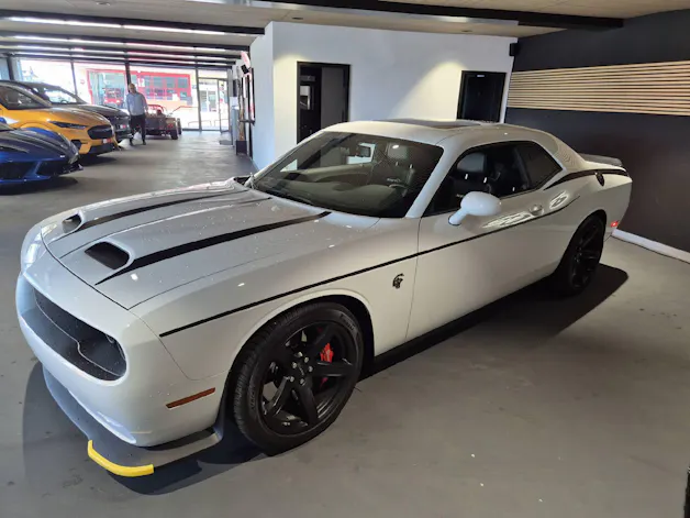 Dodge USA Challenger 6.2 V8 SC HEMI SRT Hellcat