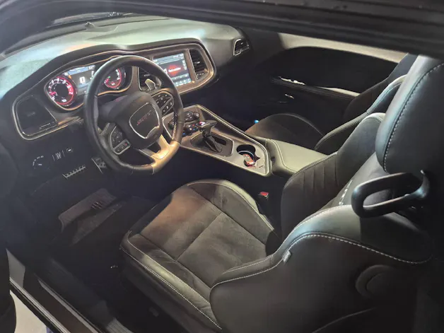 Dodge USA Challenger 6.2 V8 SC HEMI SRT Hellcat