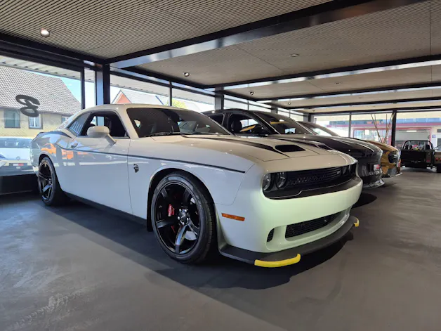 Dodge USA Challenger 6.2 V8 SC HEMI SRT Hellcat