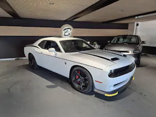 Dodge USA Challenger 6.2 V8 SC HEMI SRT Hellcat
