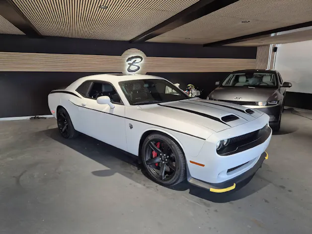 Dodge USA Challenger 6.2 V8 SC HEMI SRT Hellcat