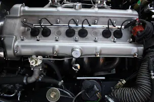 ASTON MARTIN Series V