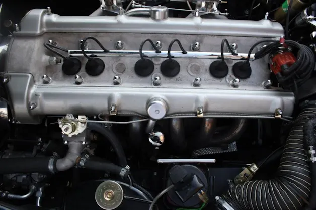 ASTON MARTIN Series V