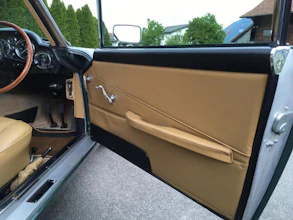 https://vehicle.imgix.net/4378549/d555e02e-e7ad-4bf5-a748-ddc43c7f96a5.jpg