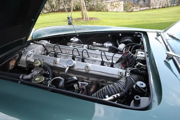 ASTON MARTIN Series V