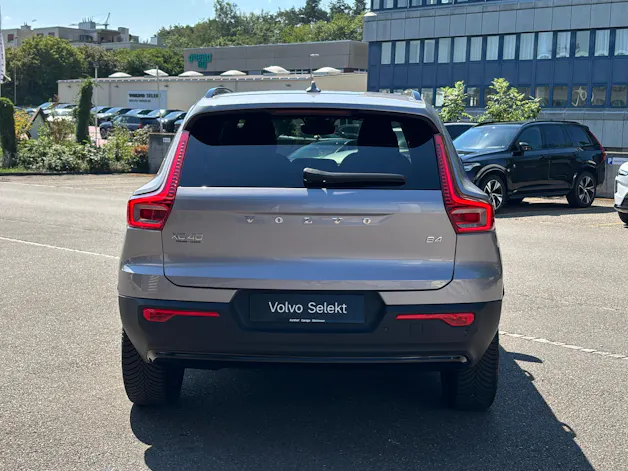 Volvo XC40 2.0 B4 MH Plus Dark