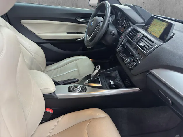 BMW 220i Luxury Line Steptronic