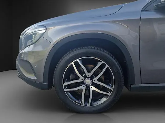 MERCEDES-BENZ GLA 250 Urban 4Matic