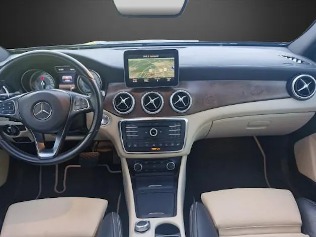 MERCEDES-BENZ GLA 250 Urban 4Matic
