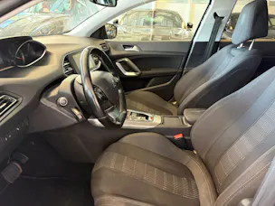 Peugeot 308 SW 2.0 BlueHDI Allure Automatic | CH | MFK 05/2025 |