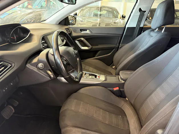 Peugeot 308 SW 2.0 BlueHDI Allure Automatic | CH | MFK 05/2025 |