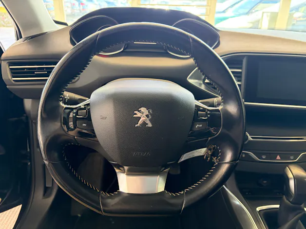 Peugeot 308 SW 2.0 BlueHDI Allure Automatic | CH | MFK 05/2025 |
