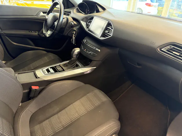 Peugeot 308 SW 2.0 BlueHDI Allure Automatic | CH | MFK 05/2025 |