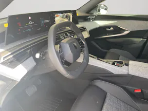 Peugeot 5008 NEW 73kWh Allure Premium AWD