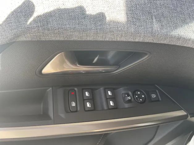 Peugeot 5008 NEW 73kWh Allure Premium AWD