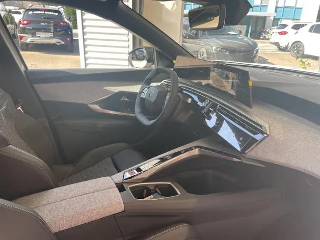 Peugeot 5008 NEW 73kWh Allure Premium AWD