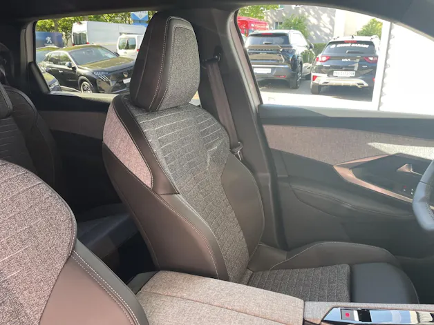 Peugeot 5008 NEW 73kWh Allure Premium AWD