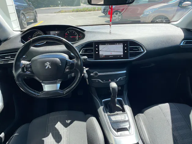 Peugeot 308 1.2 Pure Tech Allure EAT6