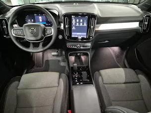 Volvo XC40 2.0 B3 MH Plus Dark