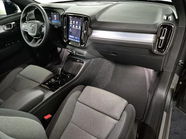 VOLVO XC40 2.0 B3 MH Plus Dark