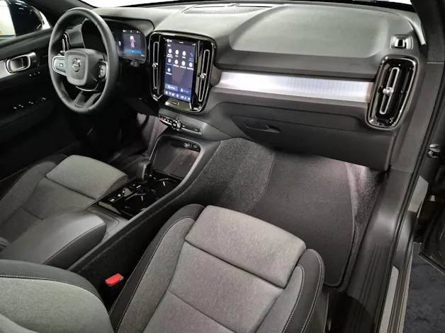 VOLVO XC40 2.0 B3 MH Plus Dark