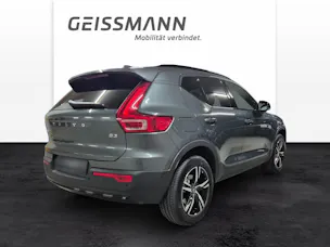 Volvo XC40 2.0 B3 MH Plus Dark