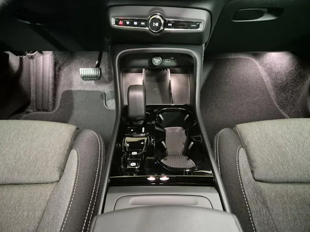 VOLVO XC40 2.0 B3 MH Plus Dark