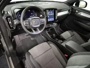 Volvo XC40 2.0 B3 MH Plus Dark